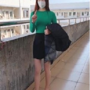 雅柔小易bibi：超过5万粉丝的网红美女，拥有时尚、性感、柔弱的美丽，分享健身经验和时尚搭配技巧