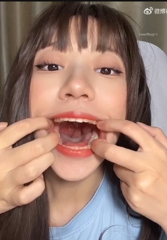 二补网红女神刘诗诗口腔第一视角合集：核酸检测、拍摄片段、RAR压缩格式、XP系统解压、补链下载，2022年10月8日00:00上映。