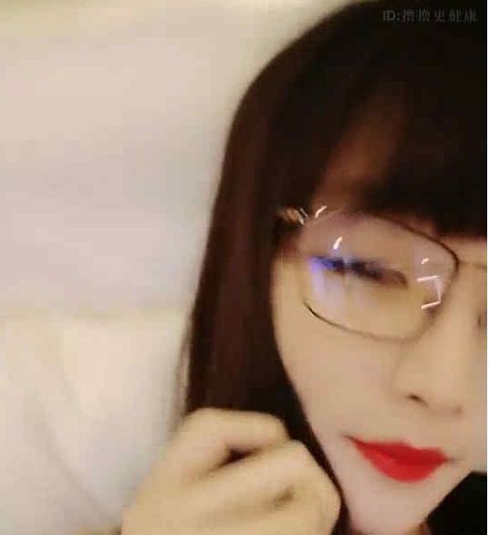 《眼镜妹:高情绪骚气,洞悉人性,欣赏精彩,打包实力派!》