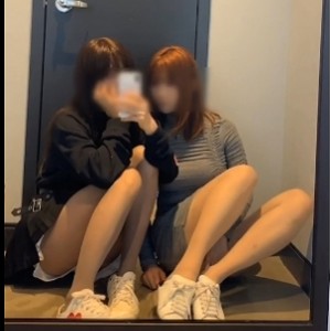 《无敌小姨妈：腿控足控精彩合集，室外刺激诱惑，让你无法抗拒！》