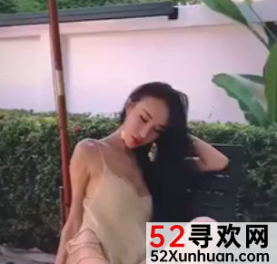 欣赏网红孟晓艺魅力:22V+500M视频合集,精彩内容包括大长腿、染缸、车灯、写真、互动、整容脸等。