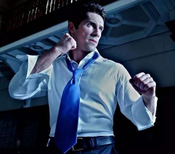 《抢劫巨额赃款，斯科特·阿金斯与杜夫·龙格尔领衔主演的犯罪动作片》《堕落之堡》