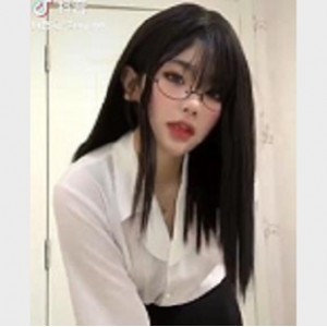 抖音网红“在下小羊”的性感L舞，精彩瞬间收获满满！