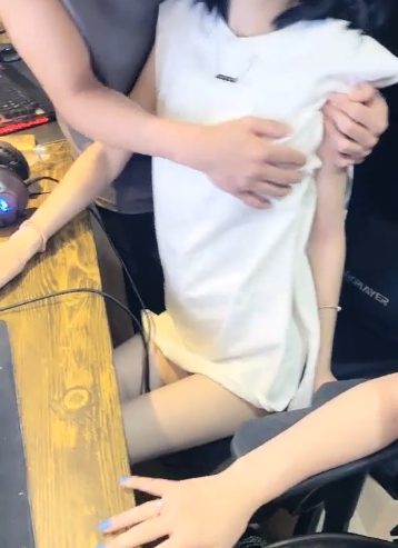 虎牙神秘女神泽美，室外激战久妖站，激发魅力！