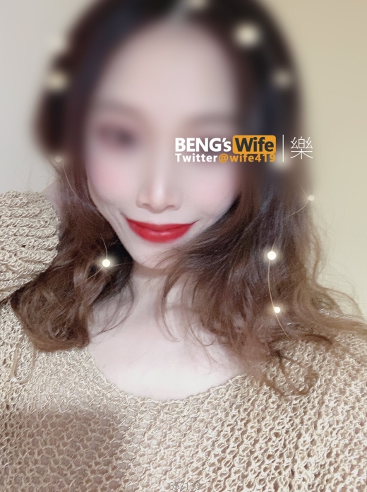 阿崩某推夫妻档:性感视频,爱情点燃热潮