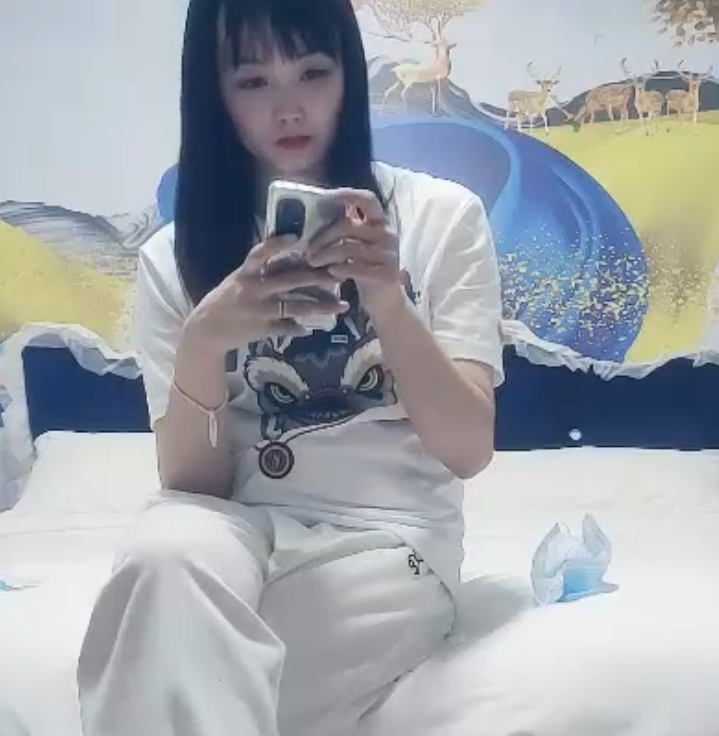 整个网络直播行业的发展。而另一些人则认为,这种现象只是市场竞争的一部分,每个主播都在努力提升自己的影响力,这也是一种正常的商业行为。无论如何,小天的七天探花合集