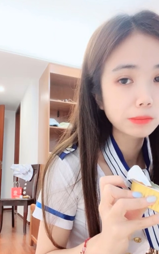 60v56.4g清晰度，反差眼镜妹妮妮：收藏百度ED2K