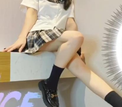 2清秀可爱的许木:黑丝Jk格子裙下的小狗子视频主播3许木:活力四溢的黑丝Jk格子裙视频主播4许木的直播间:温馨轻松的黑丝Jk格子裙乐园5追寻乐趣:许木的多样化视