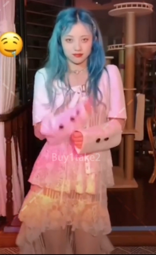 彩的视频，包含了大量的精彩表演和技巧展示。视频大小为1+1.86G，下载后解压即可观看。这位神秘的视频主角展现出了他高超的技艺和惊人的手腕灵活性，让人印象深刻。