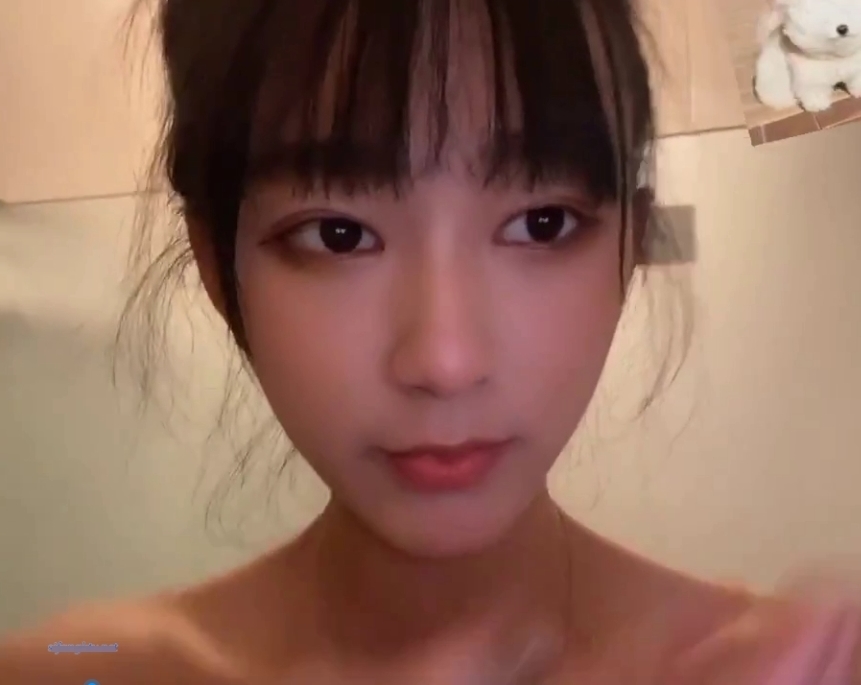 幽默达人jiakai39在twitter上创作的《佳凯小仙奶》视频，大小不一，粉丝不断增长！