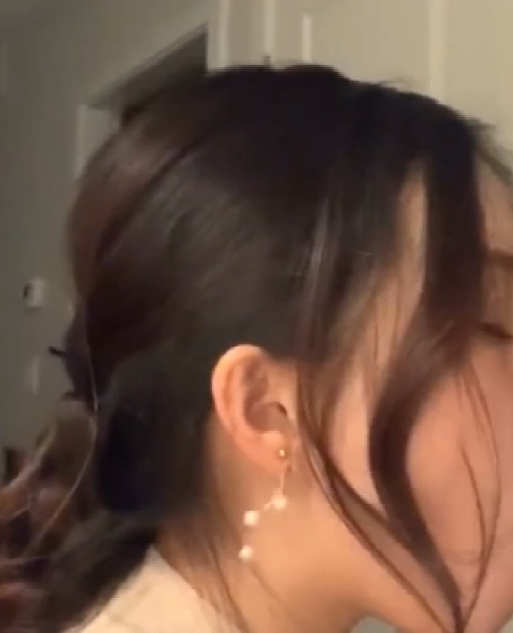 清纯女神李天宜与帅哥男友的亲密自拍大曝光!展示极度反差的互动互动,让人震惊不已!