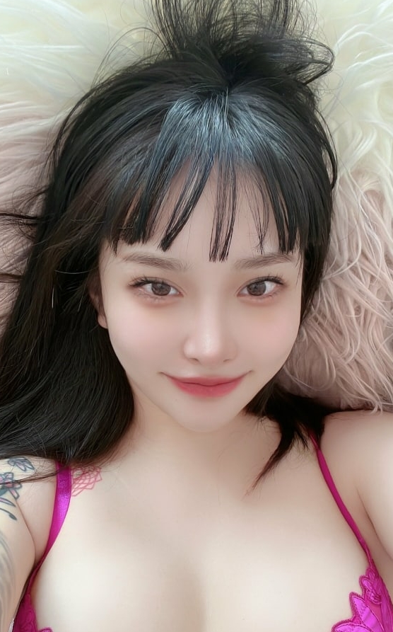 宋昱欣Hitomi臀神OF私拍320P14V168MB，童颜巨臀A4腰，顶级欧美身材