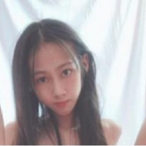 抖音女神江可爱黑色胶带第三部打粑粑合集，313MB视频尽显幽默魅力