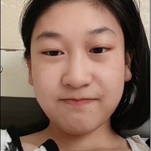 “青春甜蜜时光，十八岁女友luo与男友的300m视频”