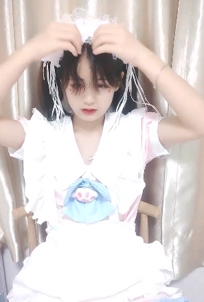 佳佳小宝贝：超可爱小美女热舞有尺度诱惑，5V+3G视频惊艳上贤妗