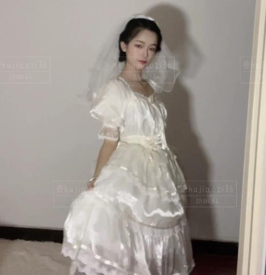 推特大学生胡椒仔10月新番火爆作品，优质身材道具秀惊艳观众，粉丝疯狂评论，福利姬车衣棒棒糖视频下载观看