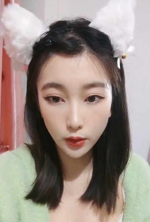 来了粉丝们的狂热追捧。这部合集收录了她在不同场合的精彩表现，每个视频大小为115，共123个视频。百度上可以单独下载观看，其中十柒学姐的表现更是让人印象深刻。经