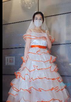 火爆短视频：眼睛婚纱妹舞蹈秀，19万粉丝疯狂追捧