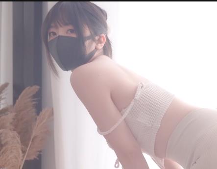 火爆全网!玩偶姐姐假日瑜伽,唯美系男模自拍,道具大佬挂水滴!时长30分,精彩不容错过!