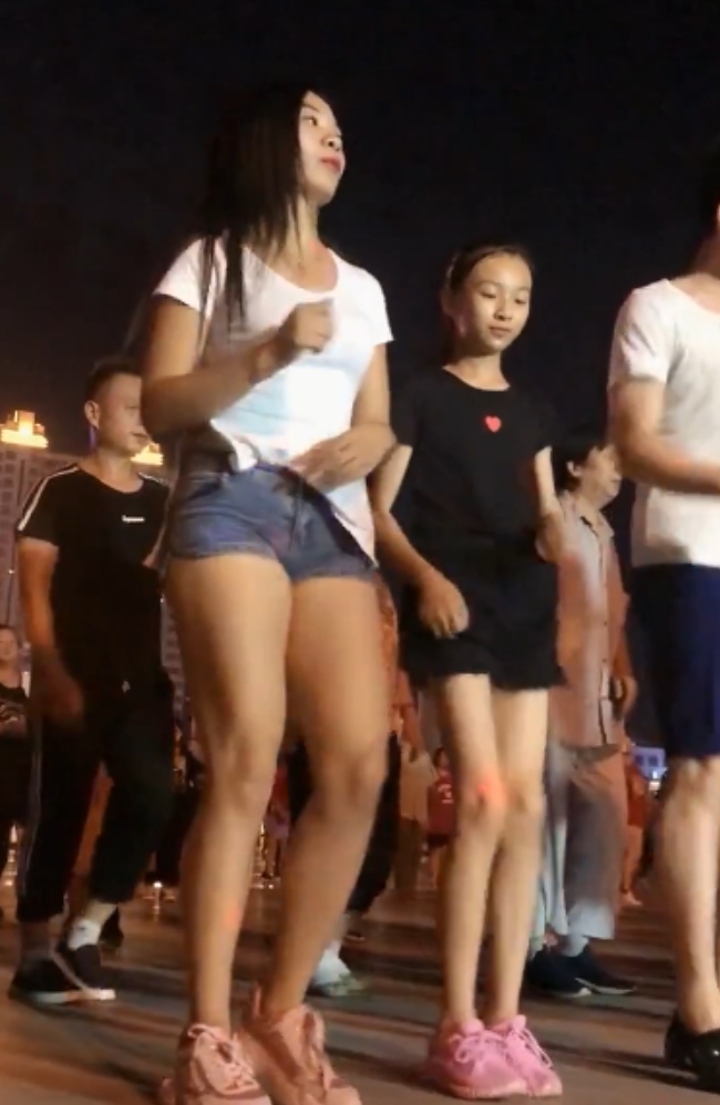 性感热舞大罩杯奶大