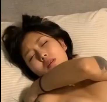 高颜值女神王大炮露脸电钻视频散播