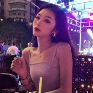 限时特惠网红女主播一对一LOL游戏老师，盯射技巧全解析！