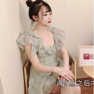 争执家访中的女老师与学生