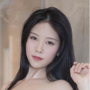 抖娘利世：7四人游448MB百度盘转载搬运美人淋浴