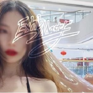 阿崩推特网红的高颜值身材：Exhib_Master照片、视频、生活照、妖娆三人互动！
