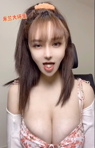 《米兰大坏蛋》:微博网红美妆福利典藏资源女神绝美身材舞蹈瑜伽动作直男的励志故事