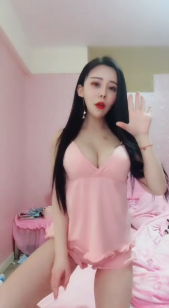 抖音展示女神柳芳芳:活力四释放网红女神