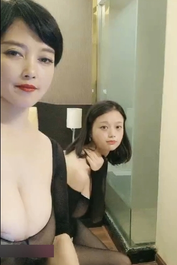 资深老魔女小海媚:饥渴的禁忌百合,成熟又放D的御姐