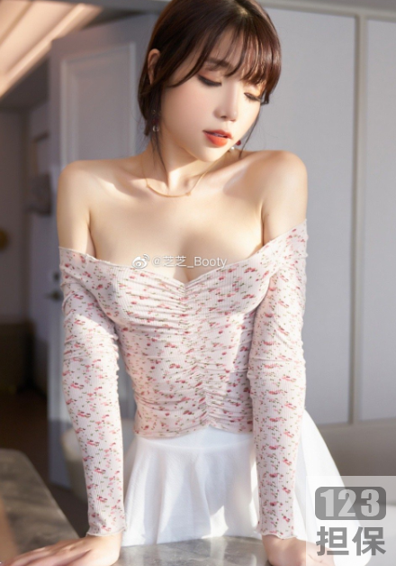 芝芝美少女外网推特大神，精致五官黑黑长发，拥有超高人气，2200集7.24Gcheng+ren+shi+pin资源！