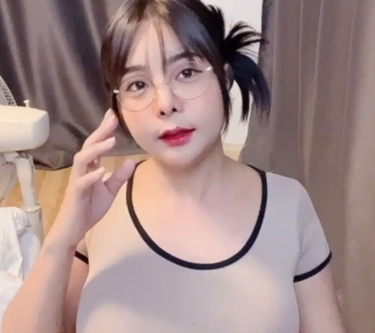 丰满TS日本网红Yoshithunchanok23V-2G精彩视频片段及图片合集,性感迷人的外表、智慧的气质,令人叹为观止!
