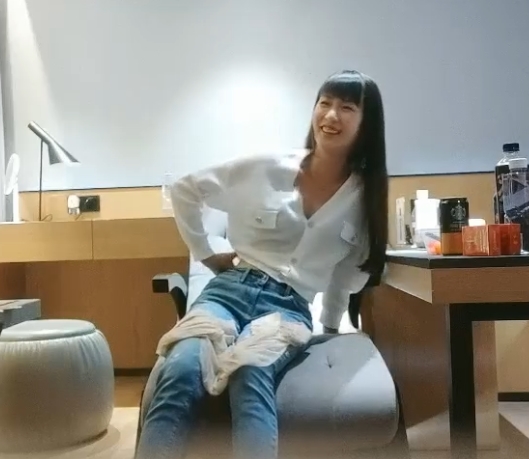 网红{{网红名字}}推出！超大合集视频：美少女民间经典桥段，44集25G，91知名大神助阵