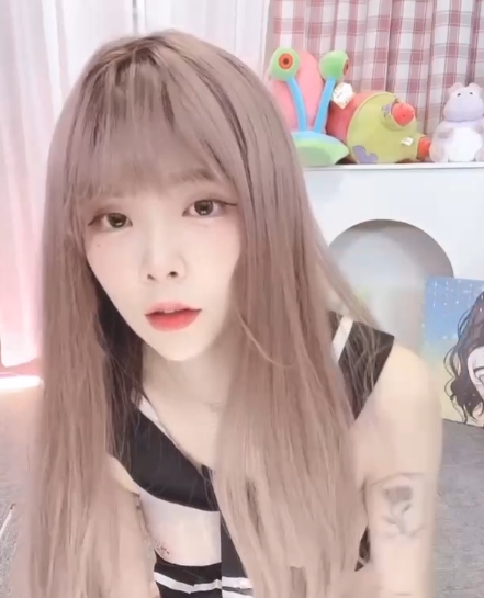 细节更新：LPL前职业选手WE大舅子前妻金提莫最新福利合集