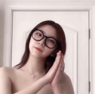 网红博主小阿甜热舞作品合集：颜值爆表，甜美喜感，拥抱小阿甜的甜蜜梦境