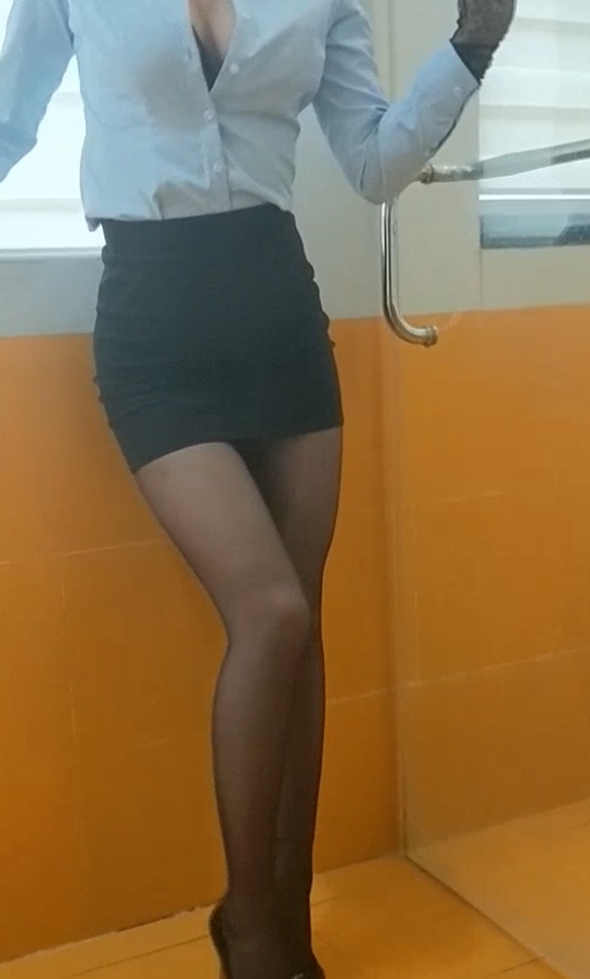 小丝CC：227个丝袜美腿视频，总大小12.4g，补百度、增ED2K链接收藏