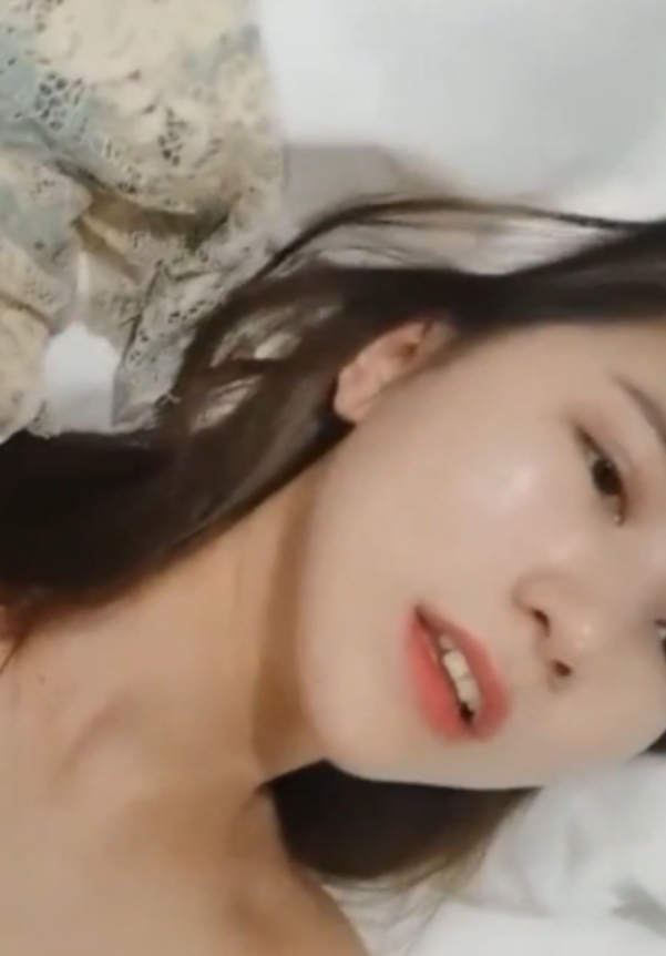 根据您提供的内容，为该商品取一个```plaintext[自行打包]自拍精彩合集2023年8月[5+3.21G][百度盘]```这个标题包含了关键信息和视频大小