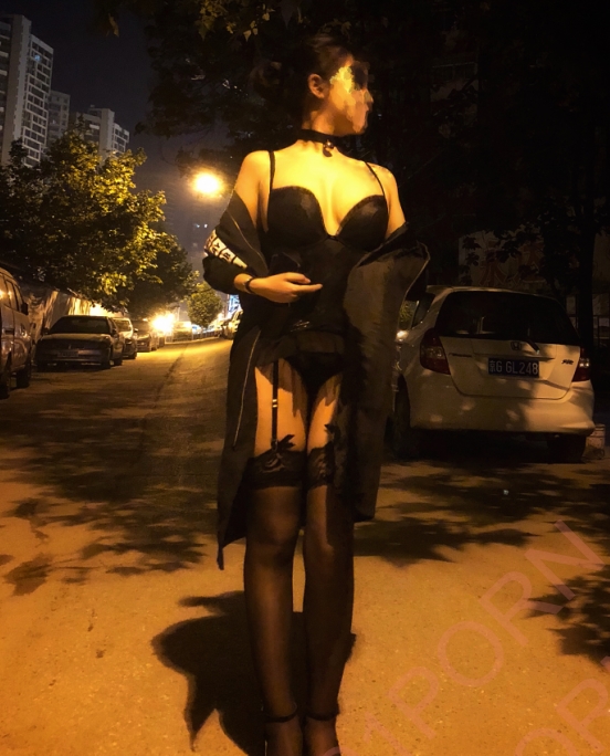 武汉白富美Echo：猫奴生活展示，33只猫咪收藏，露脸视频吸引420M关注