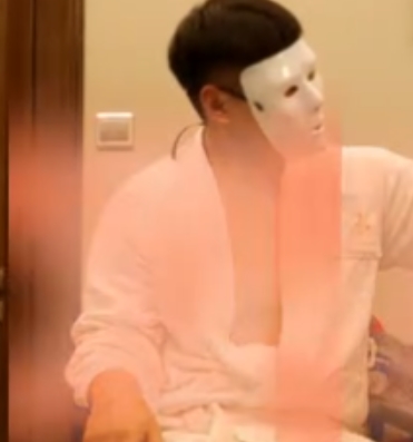 但她独特的风格和丰富的内容仍然吸引着一批忠实的粉丝。快来看看她的视频，小合集等你来探索！