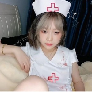 清纯系短发萌妹子-米拉的清新魅力