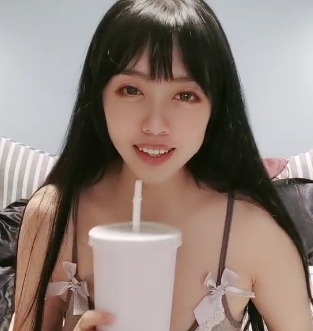 精选深处大罩杯乖乖女被按着头进入嘴1V+5P+558MB百度盘