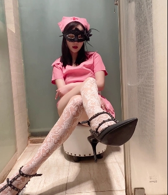 丝足福利：护士服装白色蕾丝丝袜足艺舔脚放飞自我(1.3G)百度云下载