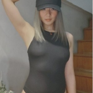 许美仁人气网红模特儿私拍0.66G百度盘