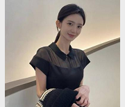 根据提供的内容,为商品取标题可以选择以下几个关键词进行组合:1.精选反差女神超强嘴上功夫后推车打粑粑2.精选反差女神超强嘴上功夫后推车打粑粑3.颜值纤瘦车头灯健