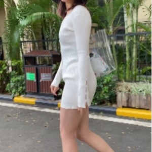 高叉泳装长腿翘臀美女视频