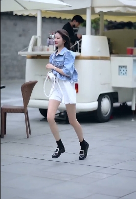 网红兰兰鹿鹿绝版散播线下1V1私拍散播合集：深度见识被下架真相！