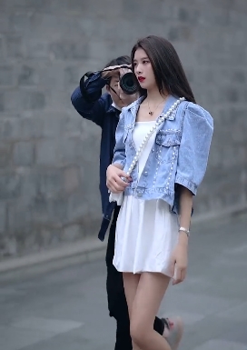 网红兰兰鹿鹿绝版散播线下1V1私拍散播合集：深度见识被下架真相！