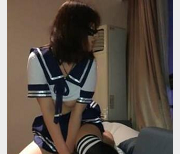 纯欲学妹反差篇推特大神Yin精选学生服装视频:有趣渔网条纹衣+白色睡衣丁字裤!NV5G资源不要错过!